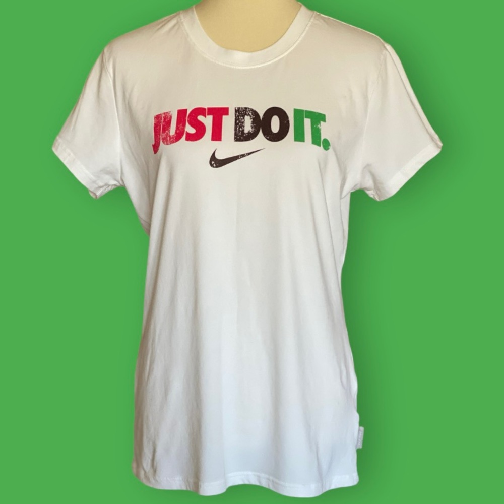 🌹3 x HOST PICK🌹 NWOT Nike Distressed-Look Graphic Tee
